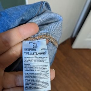 100% cotton denim western shirt w/snaps.